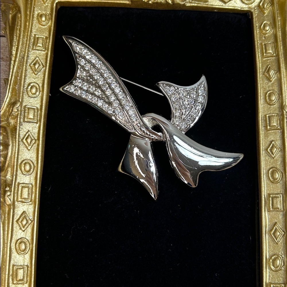 Elegant Silver Ribbon Brooch with Rhinestones